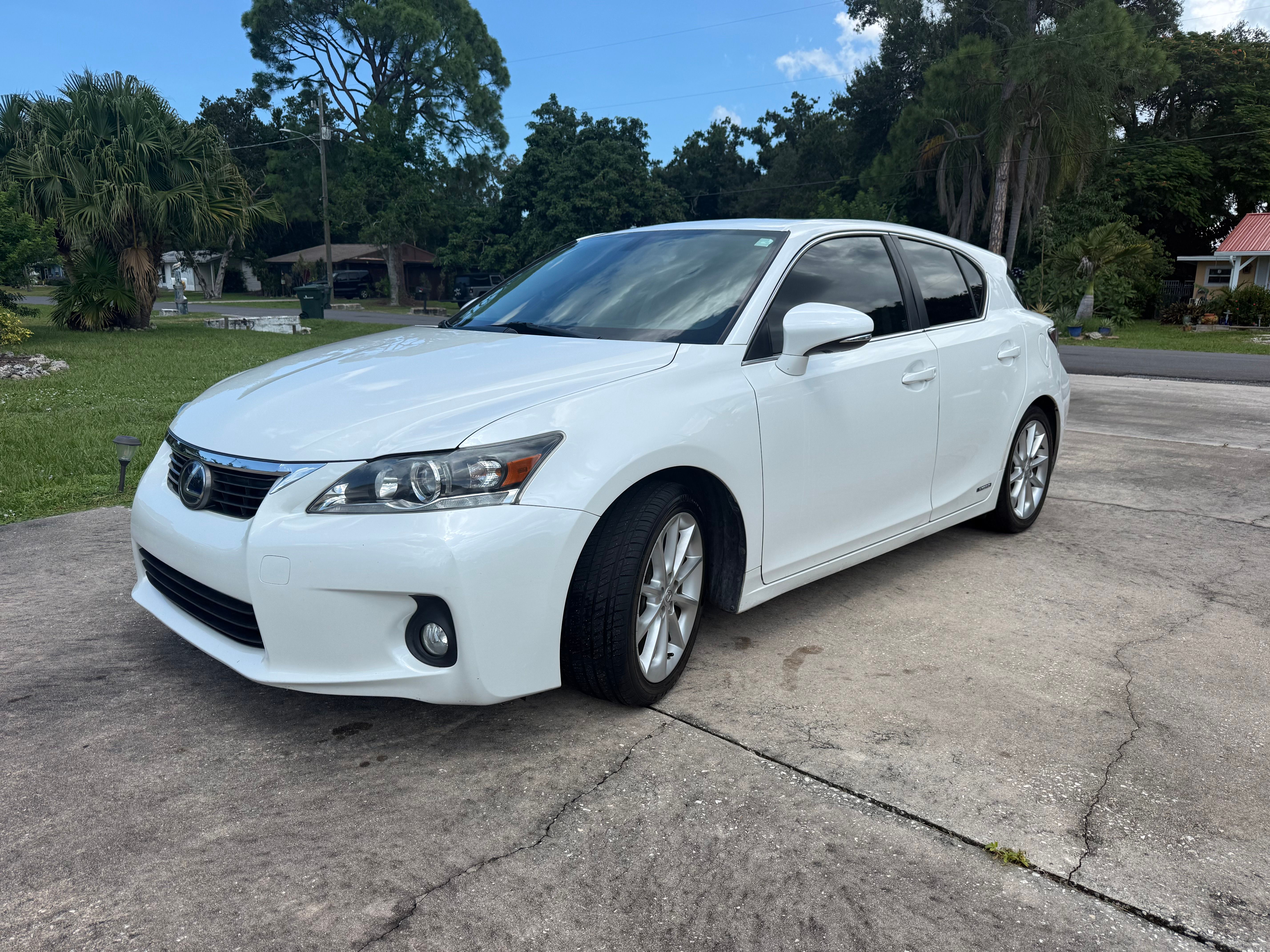 Used 2013 Lexus CT 200h w/ Premium Pkg w/Backup Camera FWD image 11