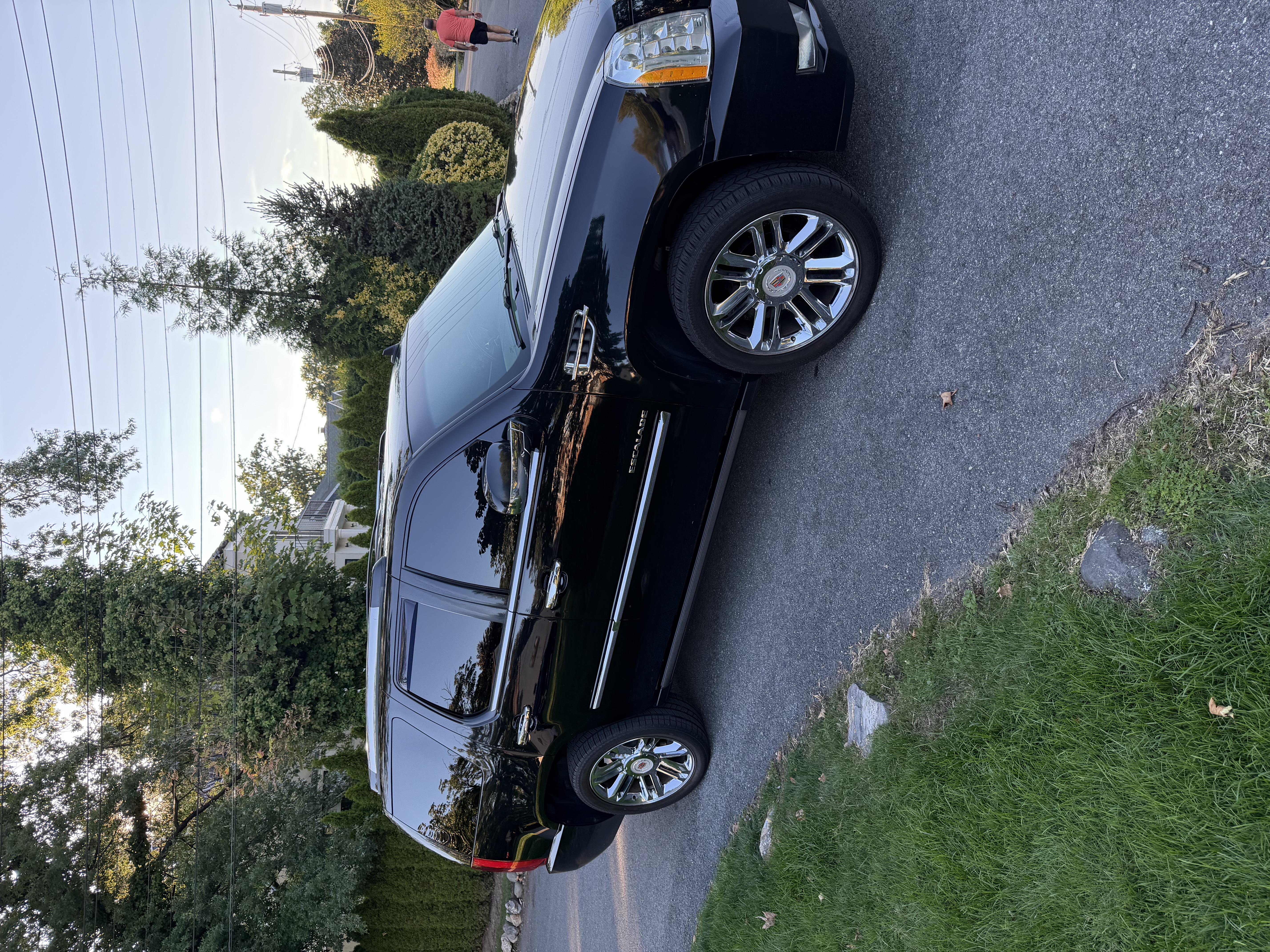 Used 2013 Cadillac Escalade Platinum AWD/4WD image 11