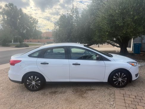 Used 2017 Ford Focus S FWD image 1
