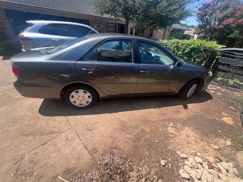 Used 2006 Toyota Camry XLE FWD image 6