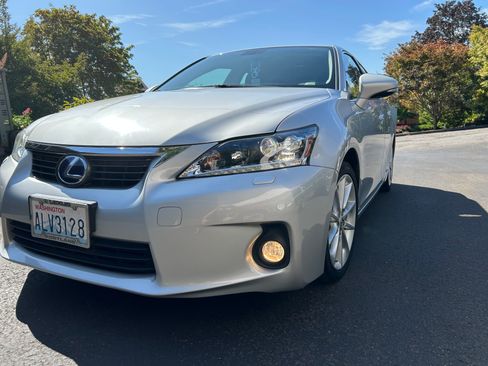Used 2012 Lexus CT 200h Premium w/ Leather Pkg FWD image 4