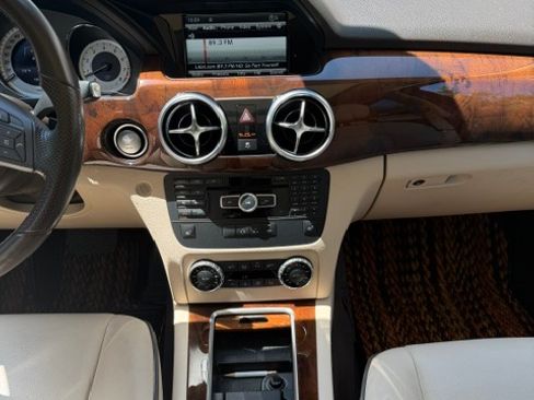 Used 2015 Mercedes-Benz GLK 350 4MATIC image 5
