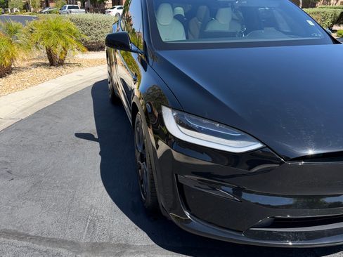 Used 2022 Tesla Model X image 9