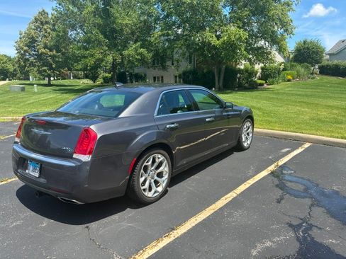 Used 2019 Chrysler 300 C RWD image 11