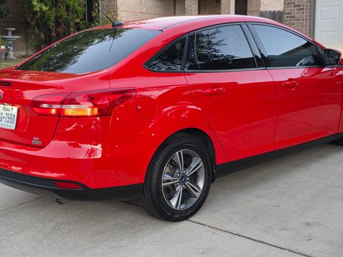 Used 2017 Ford Focus SE image 5