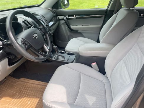 Used 2011 Kia Sorento 2WD image 6
