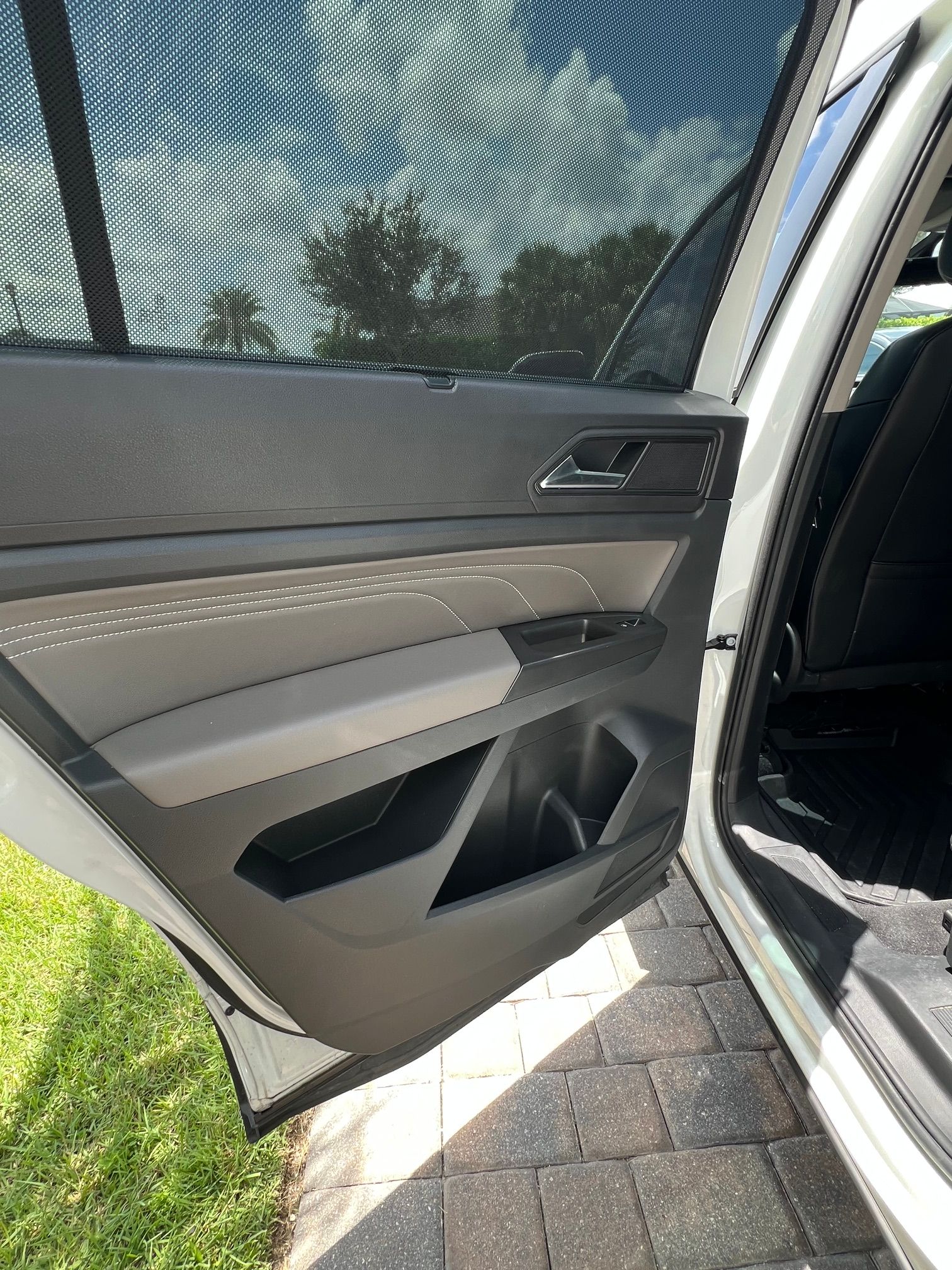 Used 2022 Volkswagen Atlas SE w/ Panoramic Sunroof Package FWD image 12
