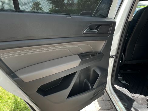 Used 2022 Volkswagen Atlas SE w/ Panoramic Sunroof Package FWD image 12