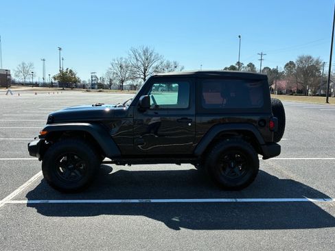 Used 2025 Jeep Wrangler Sport image 12