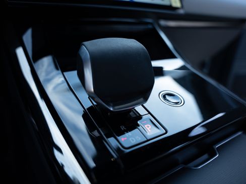 Used 2025 Land Rover Range Rover Sport Dynamic SE image 15