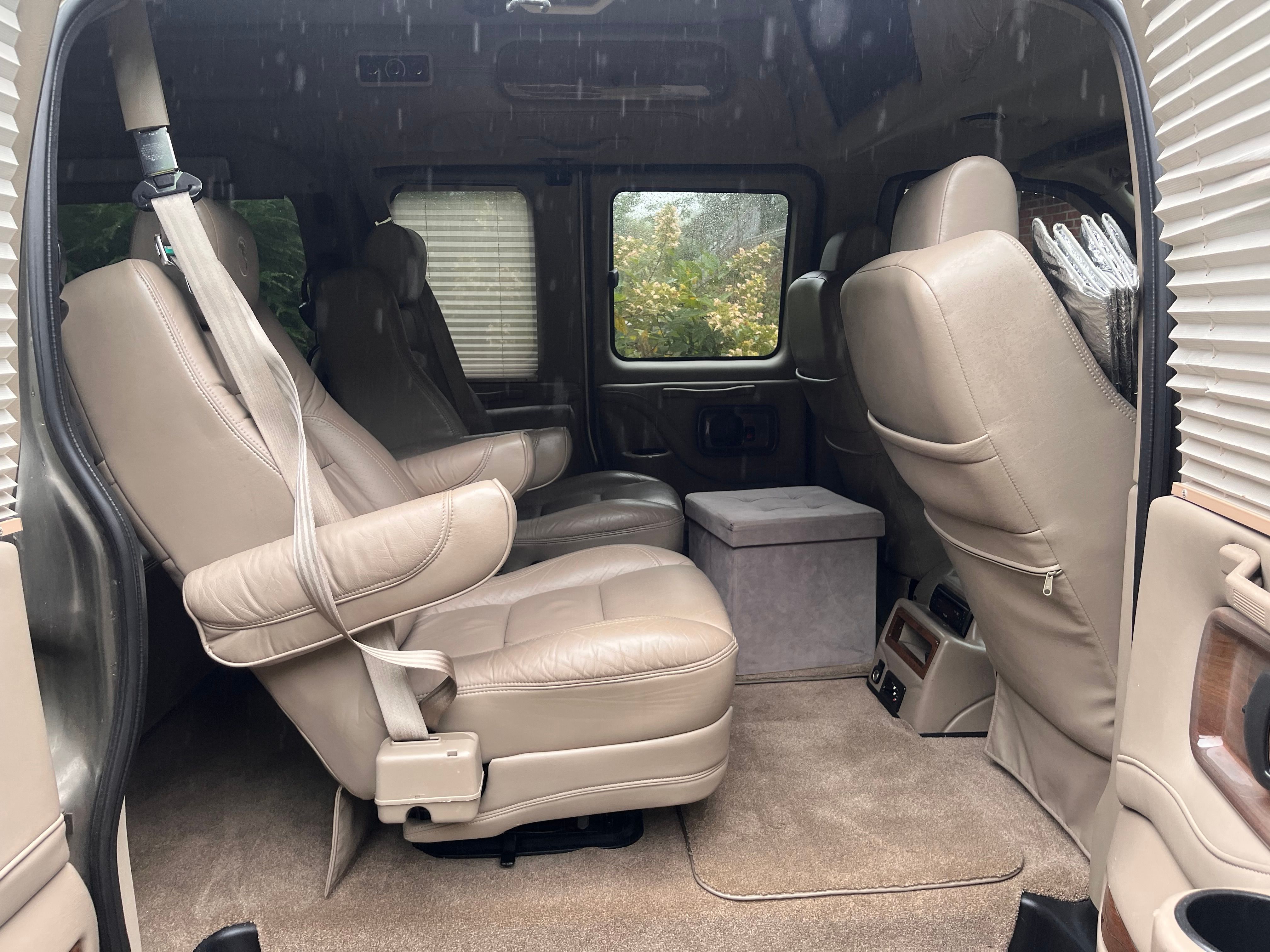 Used 2011 Chevrolet Express 1500 AWD image 11