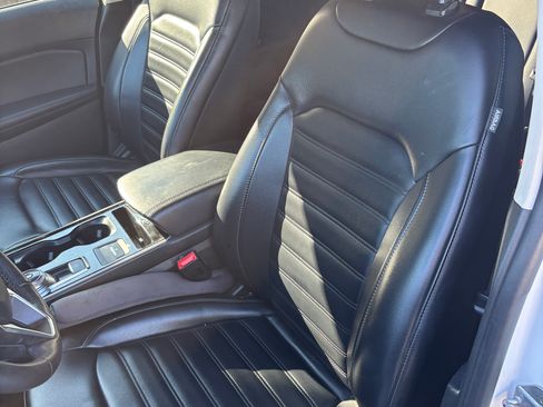 Used 2020 Ford Edge SEL image 11