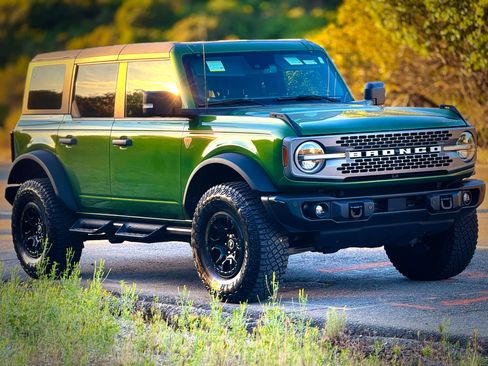 Used 2023 Ford Bronco Badlands w/ Sasquatch Package image 12