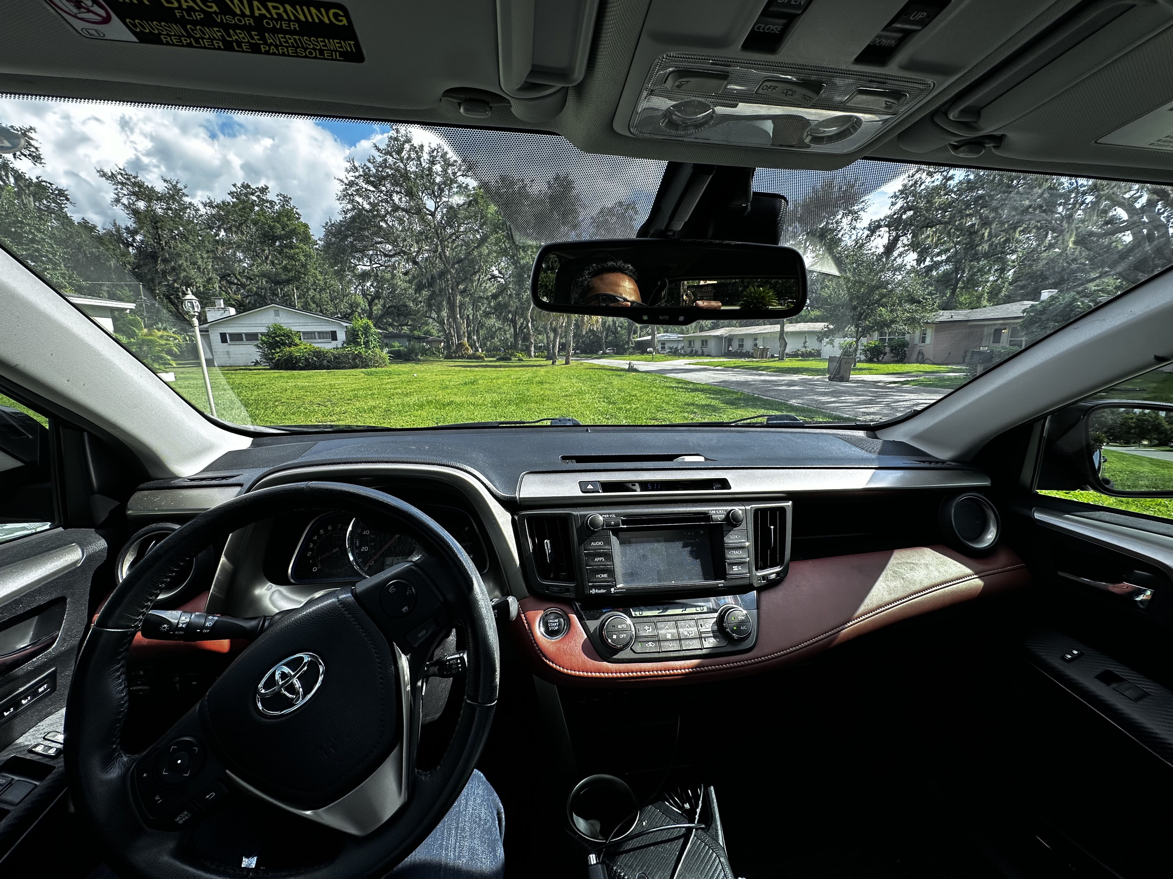 Used 2015 Toyota RAV4 Limited w/ Technology Package FWD image 9