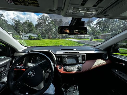 Used 2015 Toyota RAV4 Limited w/ Technology Package FWD image 9