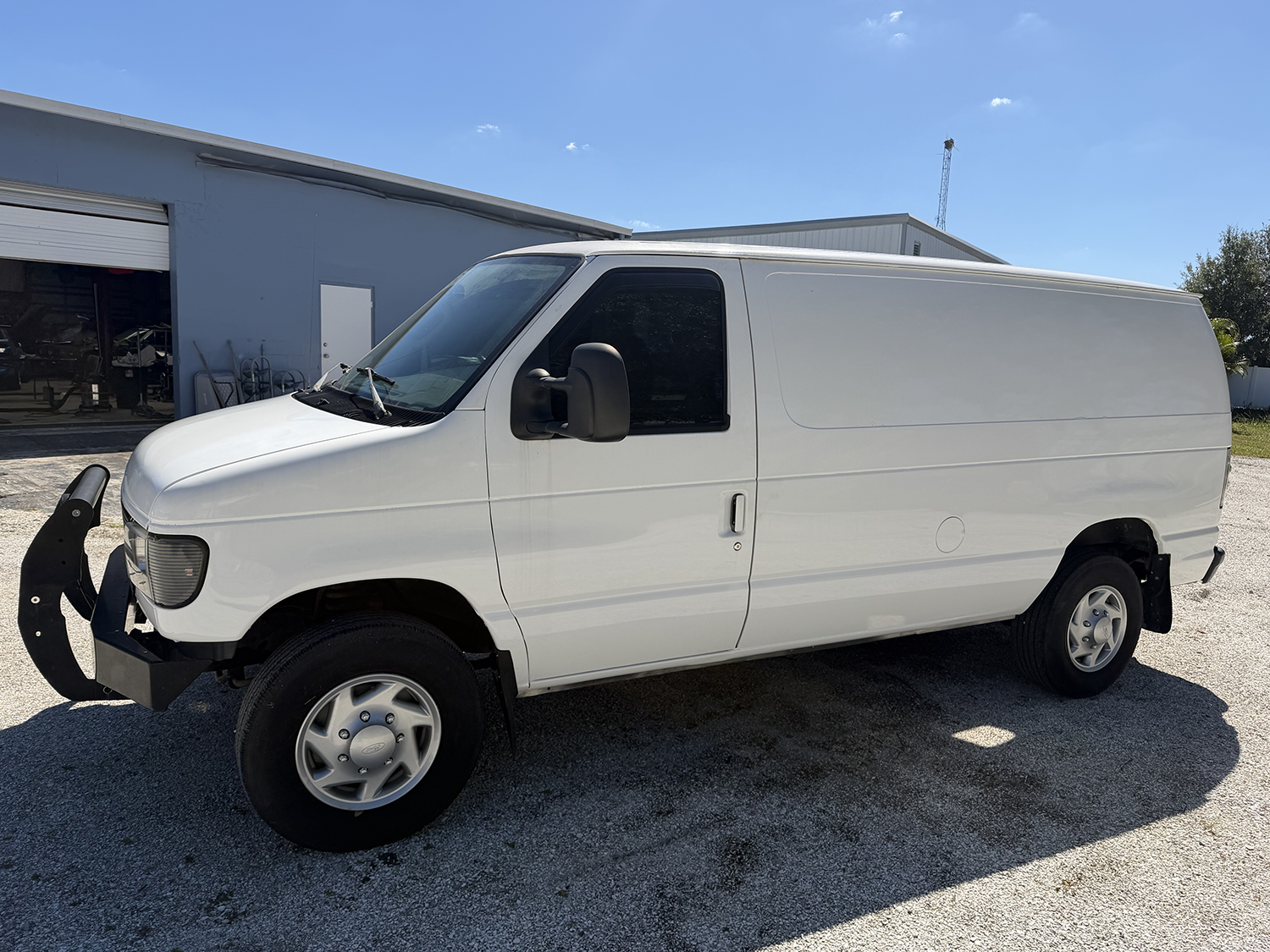 Used 2005 Ford E-350 and Econoline 350 Super Duty RWD image 5