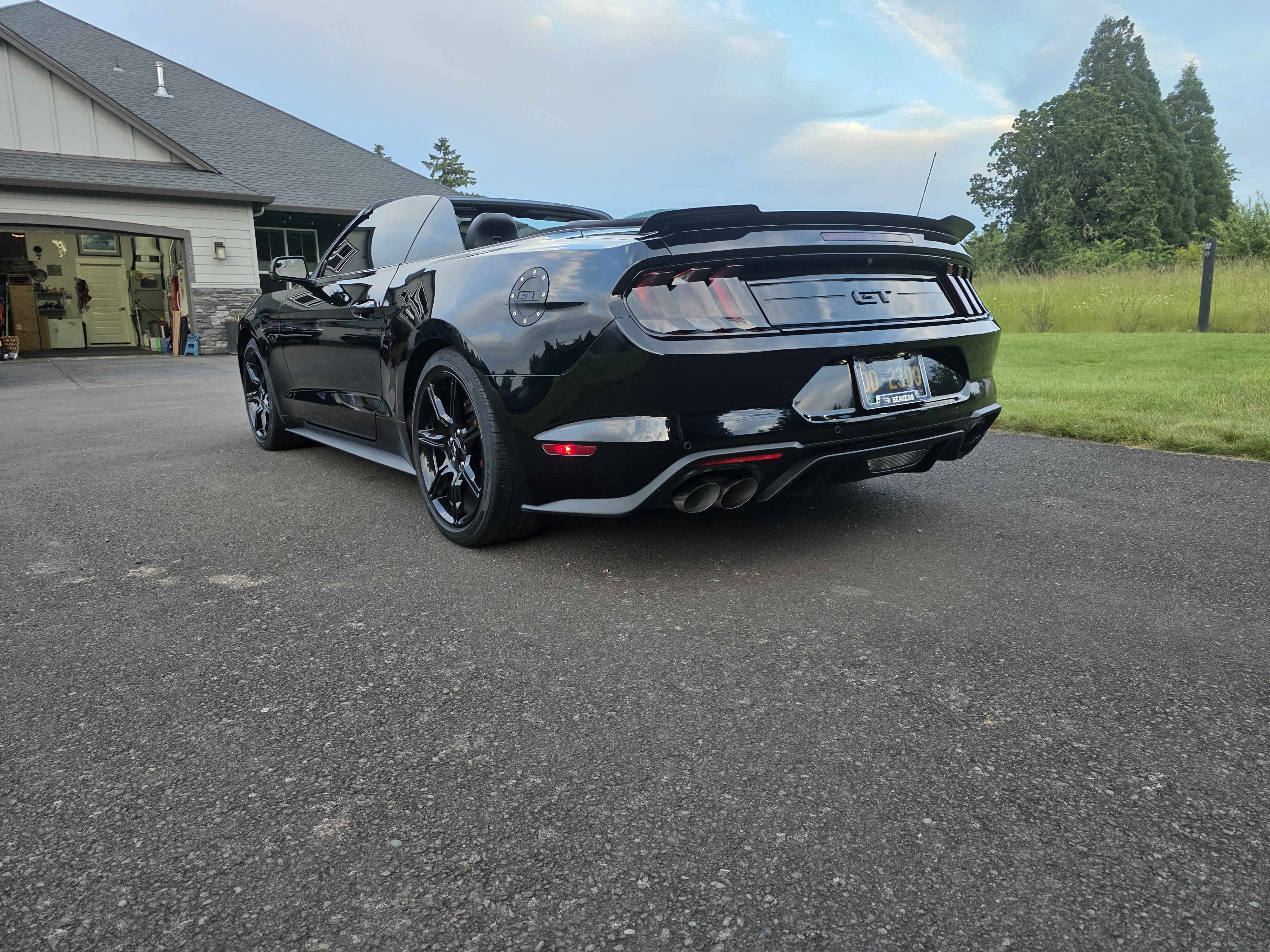 Used 2018 Ford Mustang GT Premium w/ Black Accent Package RWD image 6