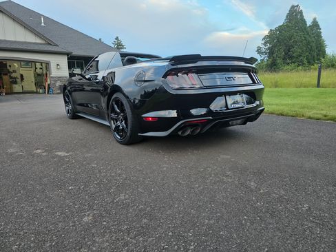 Used 2018 Ford Mustang GT Premium w/ Black Accent Package RWD image 6