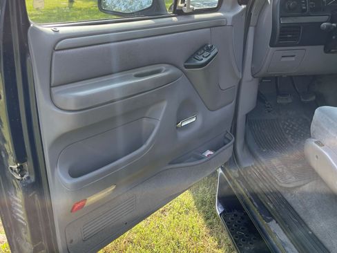 Used 1995 Ford F150 2WD Regular Cab image 5