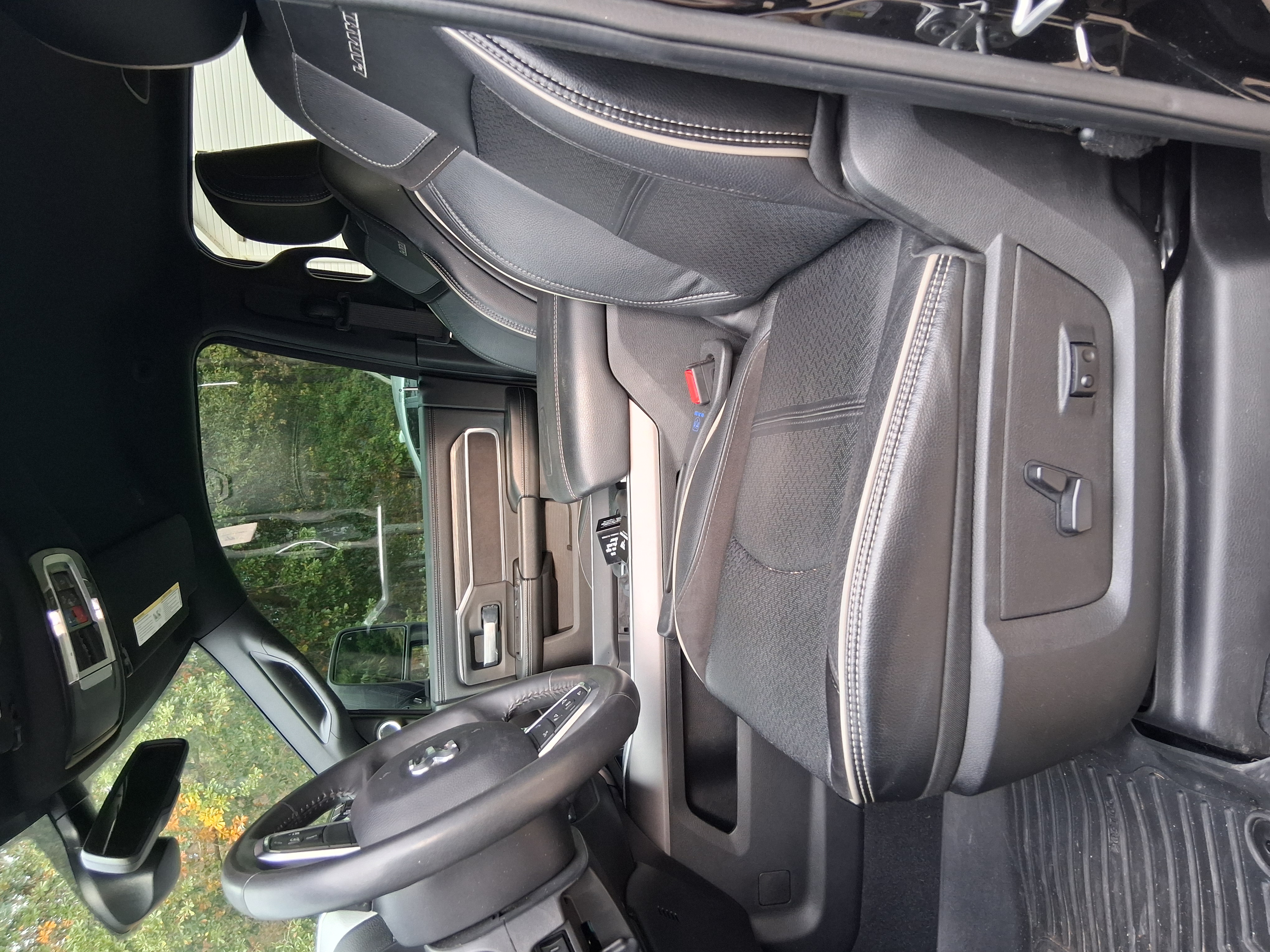 Used 2024 RAM 2500 Laramie w/ Night Edition AWD/4WD image 9