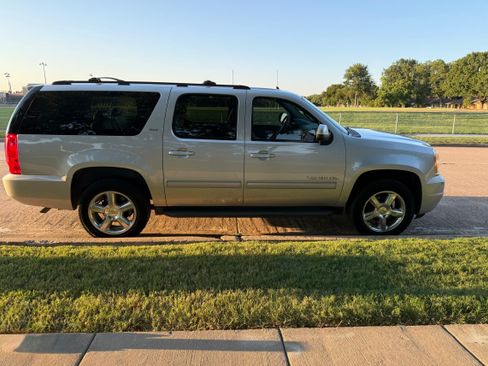 Used 2013 GMC Yukon XL SLT RWD image 1