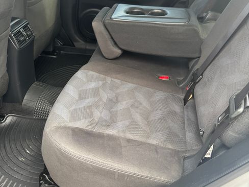 Used 2016 Nissan Rogue SV image 15