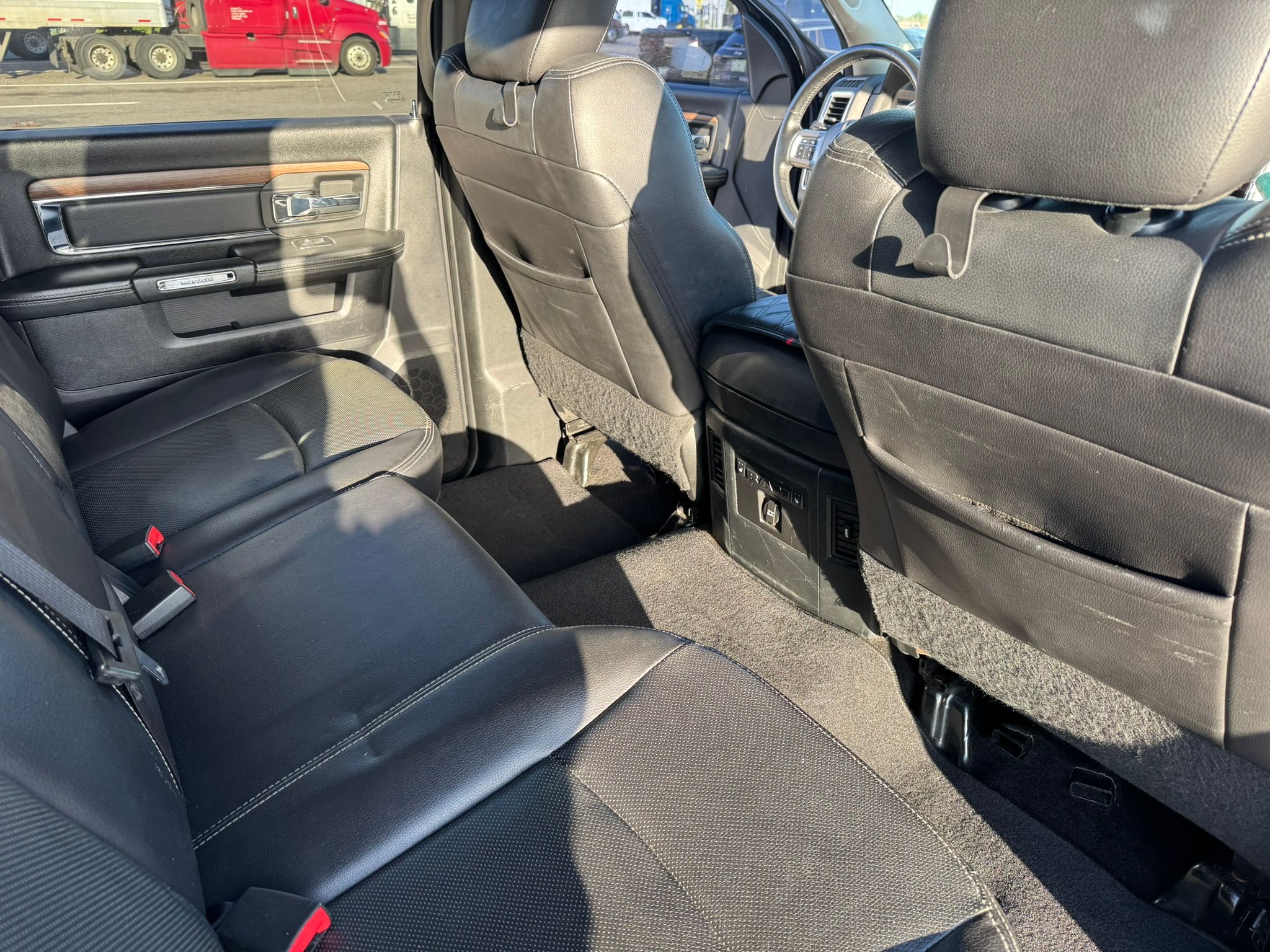 Used 2016 RAM 2500 Laramie AWD/4WD image 25