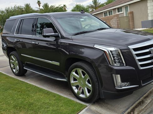 Used 2016 Cadillac Escalade Luxury image 5