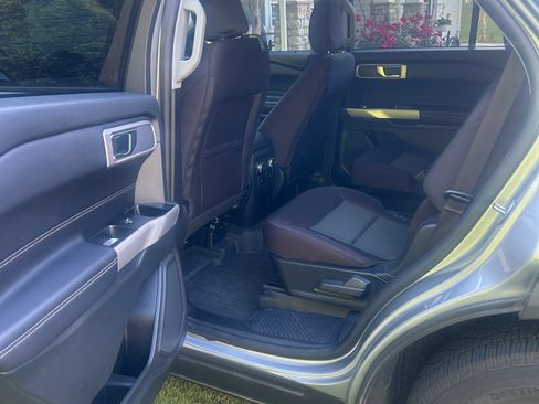 Used 2022 Ford Explorer XLT RWD image 8