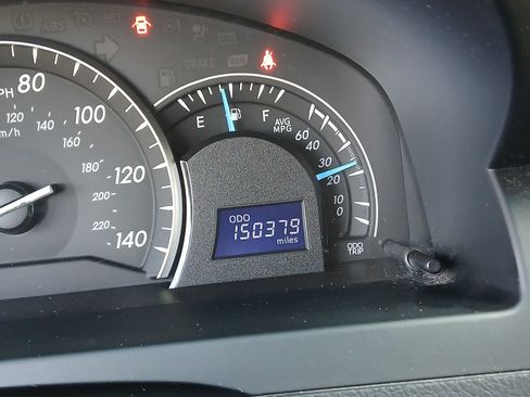 Used 2014 Toyota Camry LE image 2