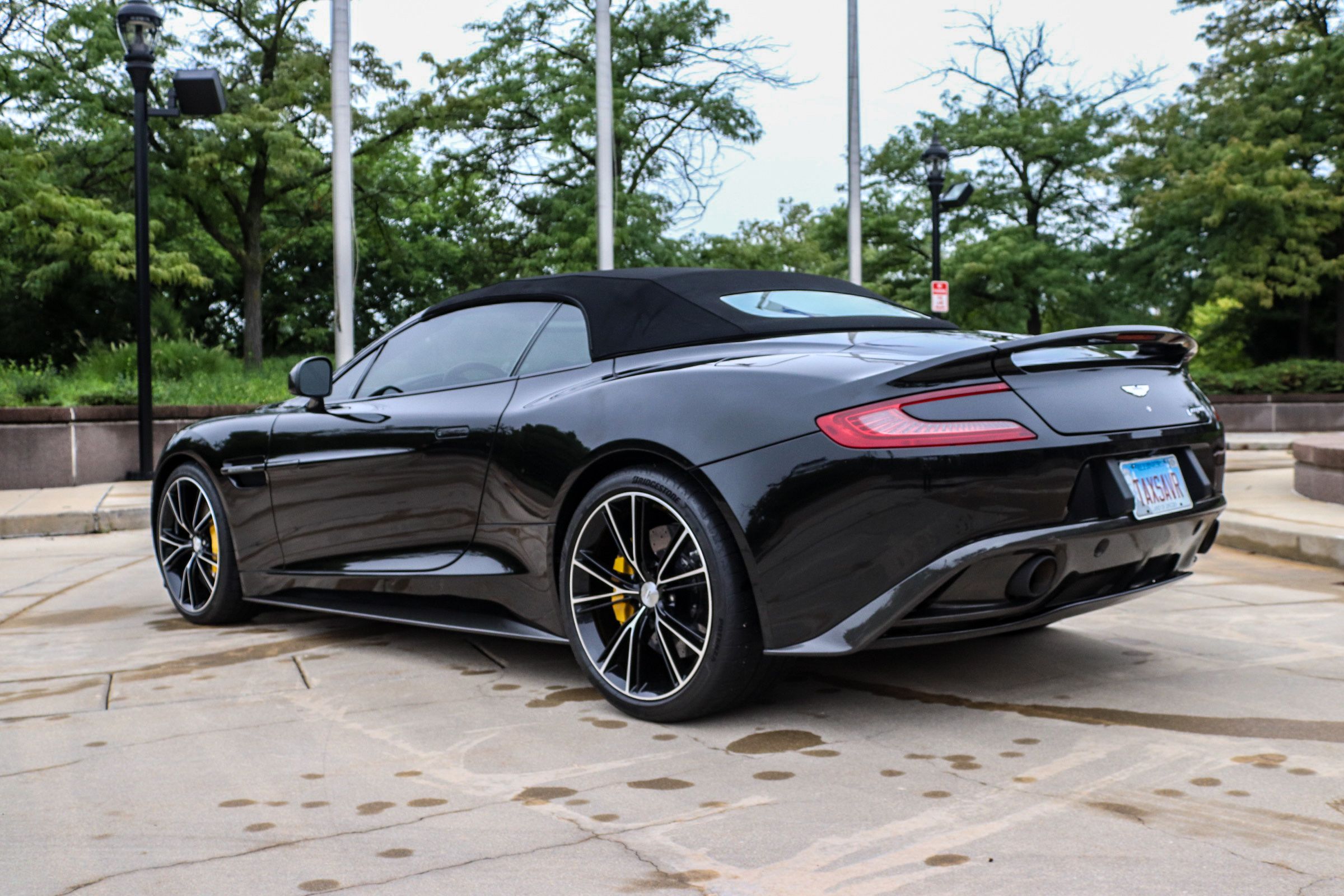 Used 2015 Aston Martin Vanquish Volante RWD image 14