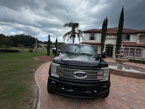 Used 2017 Ford F250 Platinum w/ Platinum Ultimate Package AWD/4WD image 6