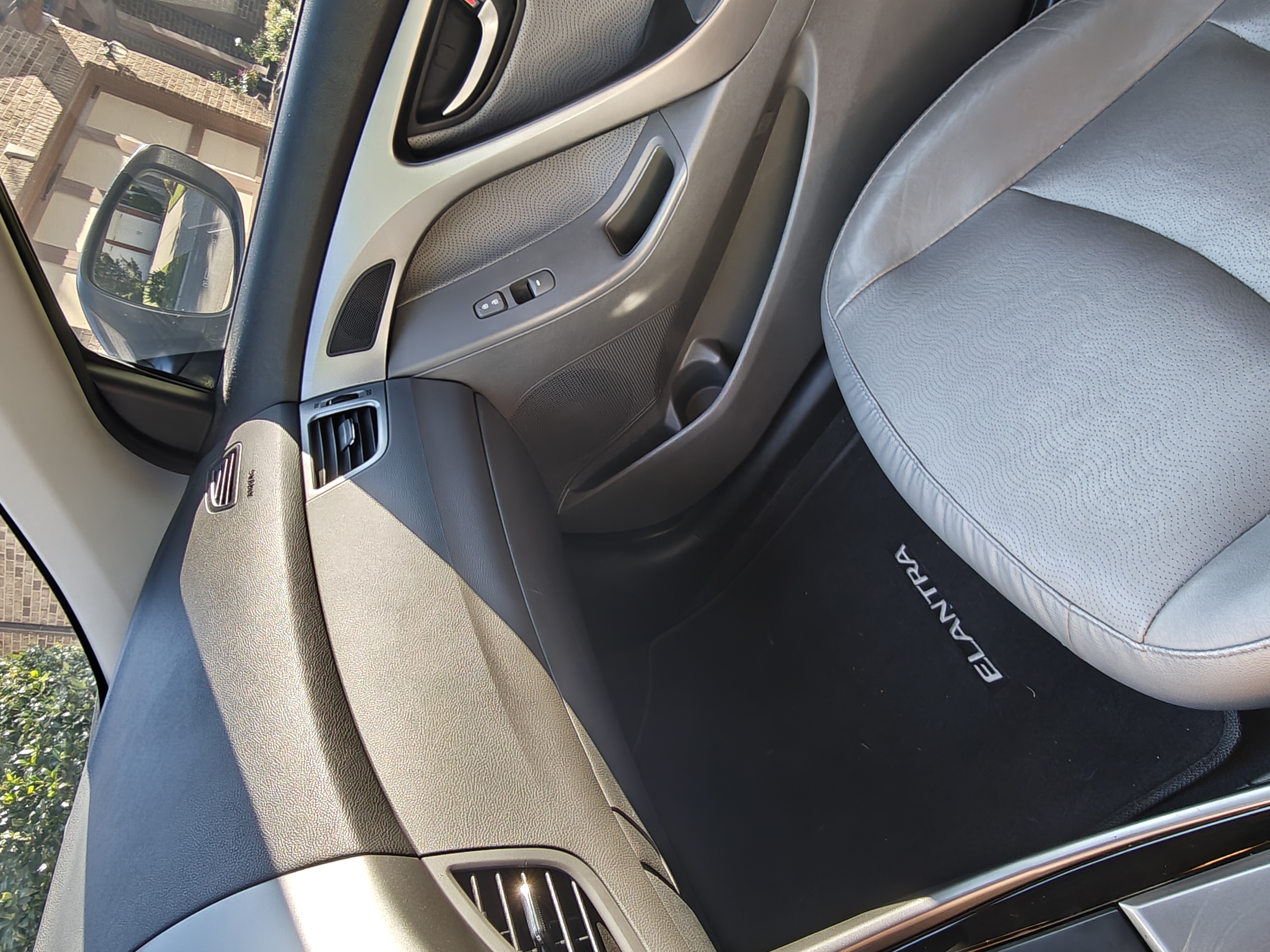 Used 2013 Hyundai Elantra Limited w/ Technology Pkg FWD image 13