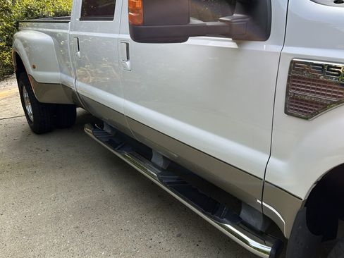 Used 2010 Ford F350 Lariat image 12