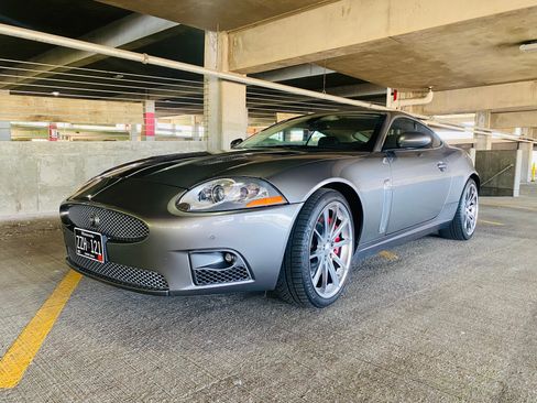 Used 2009 Jaguar XKR R RWD image 6