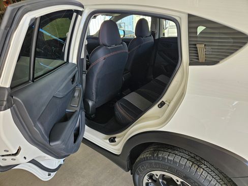 Used 2021 Subaru Crosstrek 2.0i Premium image 12