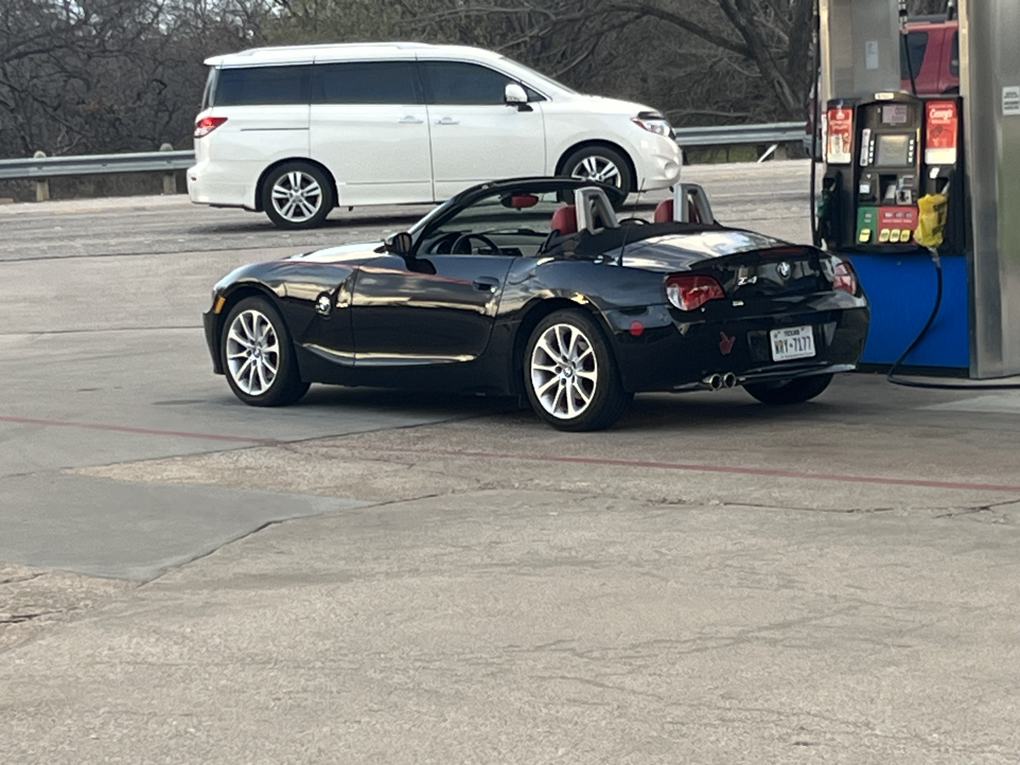 Used 2006 BMW Z4 3.0i RWD image 1