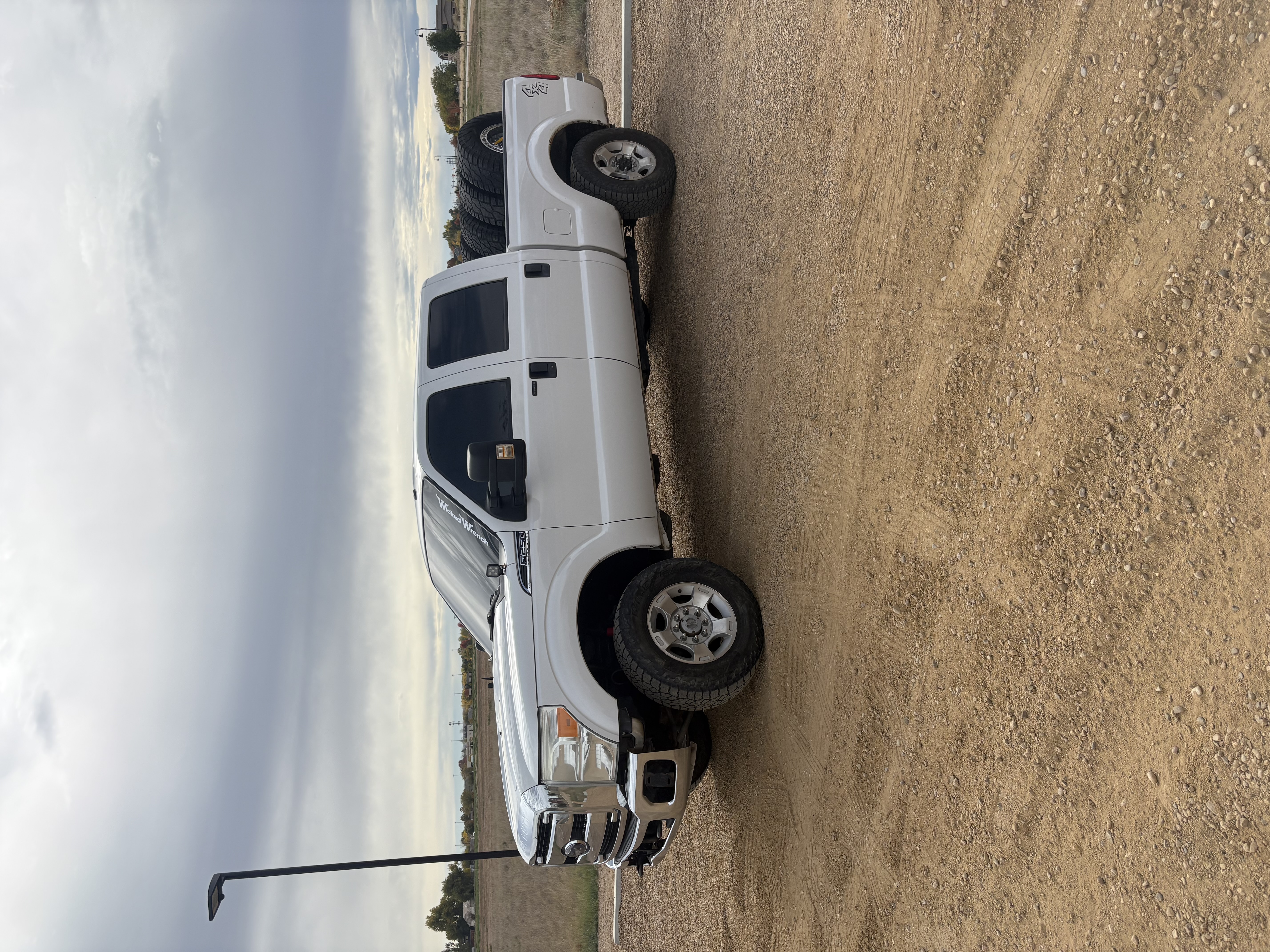 Used 2015 Ford F250 XLT w/ FX4 Off-Road Package AWD/4WD image 2