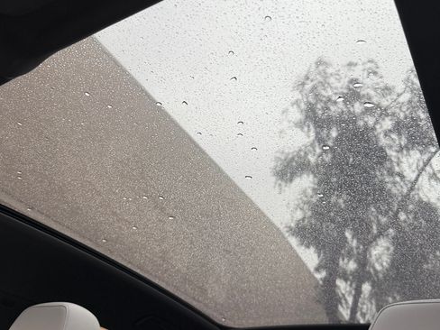 Used 2021 Volkswagen ID.4 Pro S w/ ID.4 Protection Package image 9