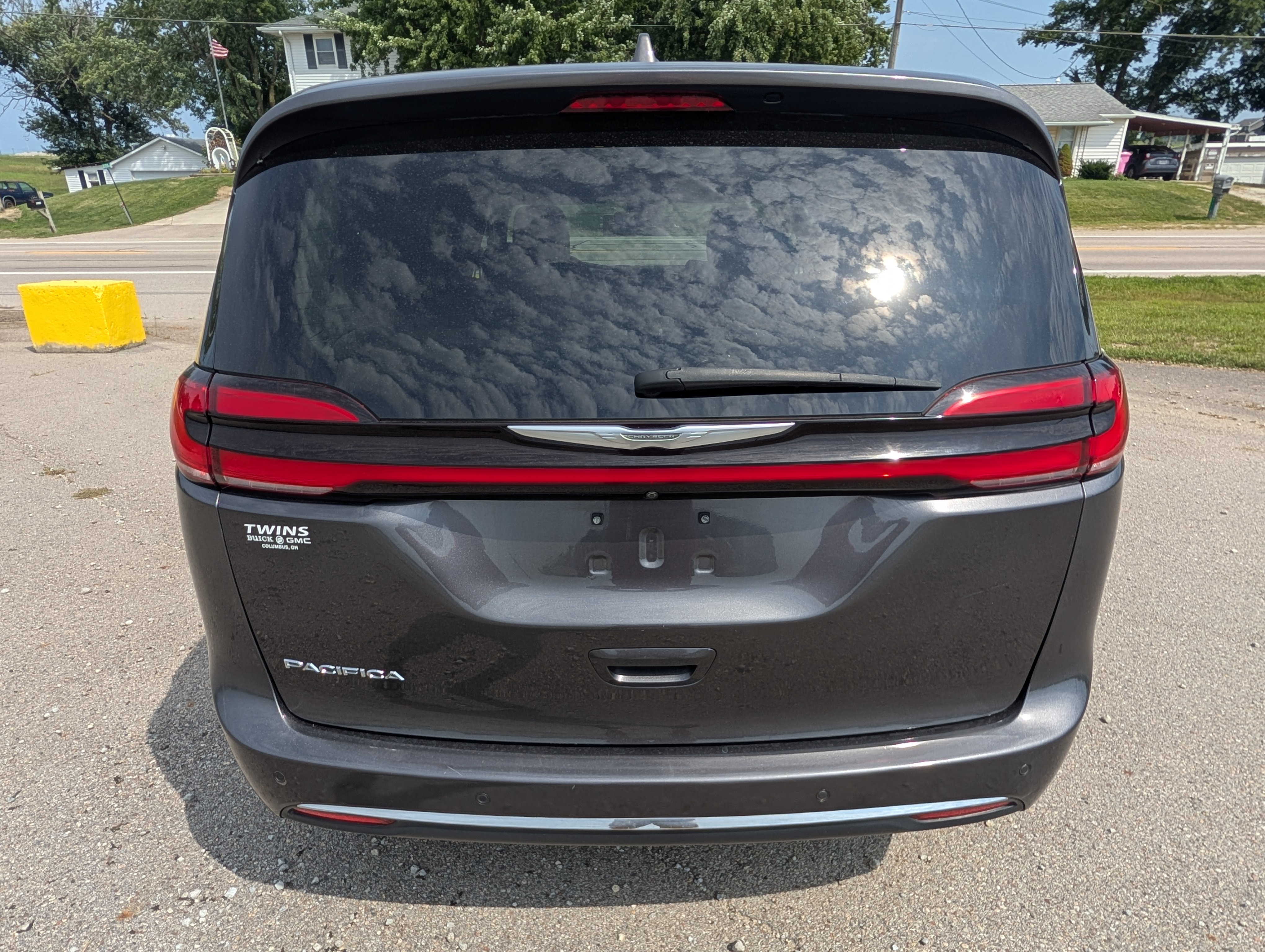 Used 2021 Chrysler Pacifica Touring-L FWD image 5