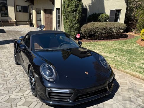 Used 2017 Porsche 911 Turbo S image 4