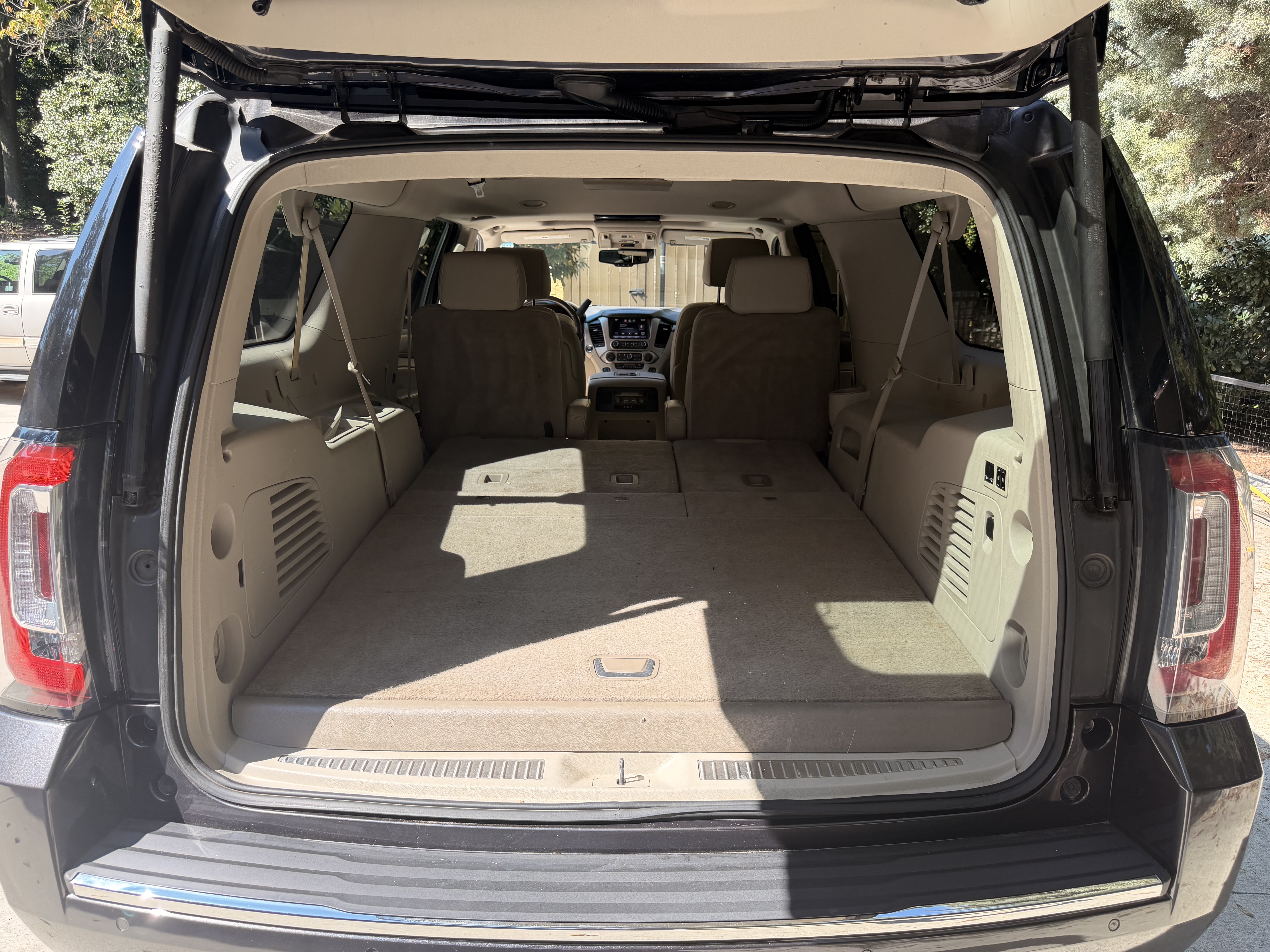 Used 2015 GMC Yukon XL Denali w/ Premium Package RWD image 12