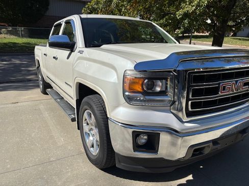 Used 2014 GMC Sierra 1500 SLT w/ Suspension Package, Off-Road image 6