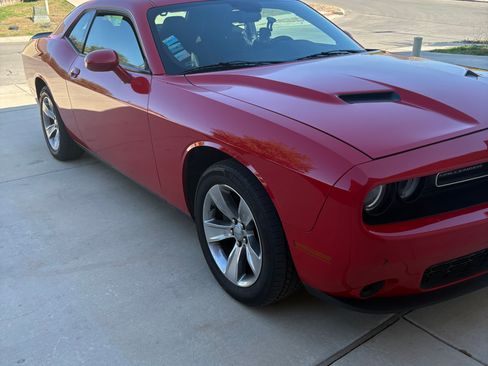 Used 2021 Dodge Challenger SXT image 1