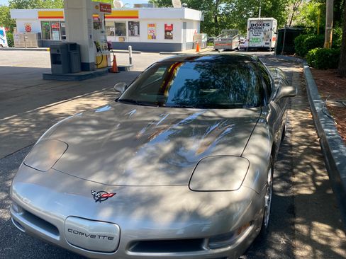 Used 2000 Chevrolet Corvette Coupe w/ Roof Pkg RWD image 14