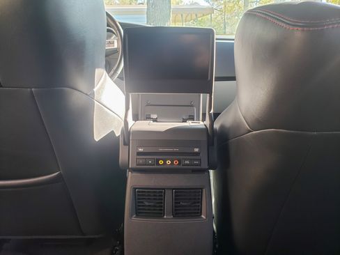 Used 2007 Dodge Magnum SRT8 w/ SRT Option Group III image 30