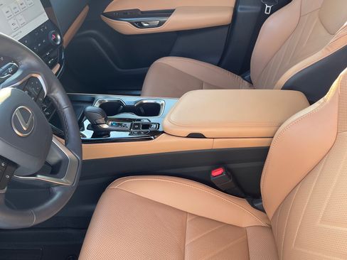 Used 2025 Lexus NX 300h AWD w/ Luxury Package image 9