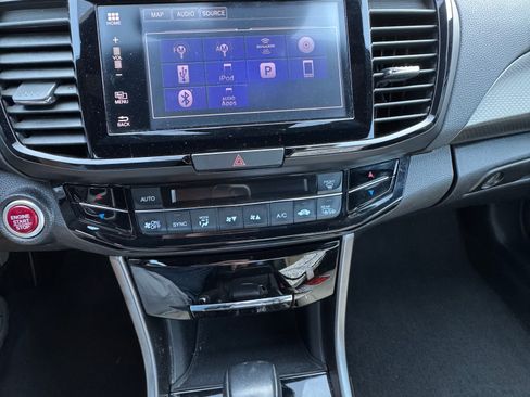 Used 2017 Honda Accord Touring image 12