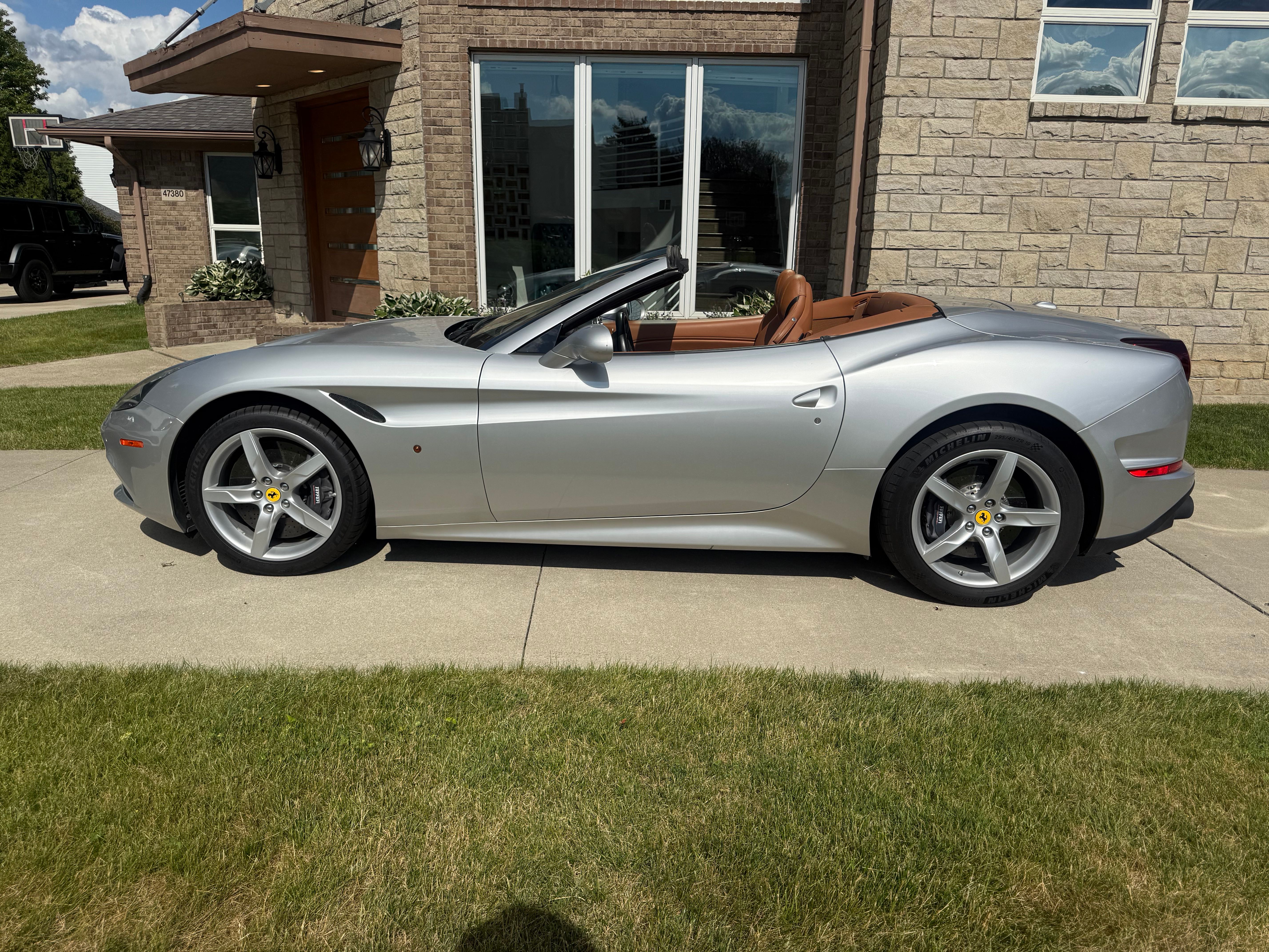 Used 2015 Ferrari California T RWD image 20