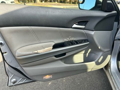 Used 2010 Honda Accord EX-L image 12